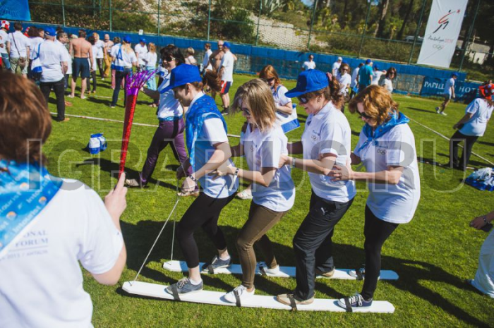 Эстафета «Скороходы»