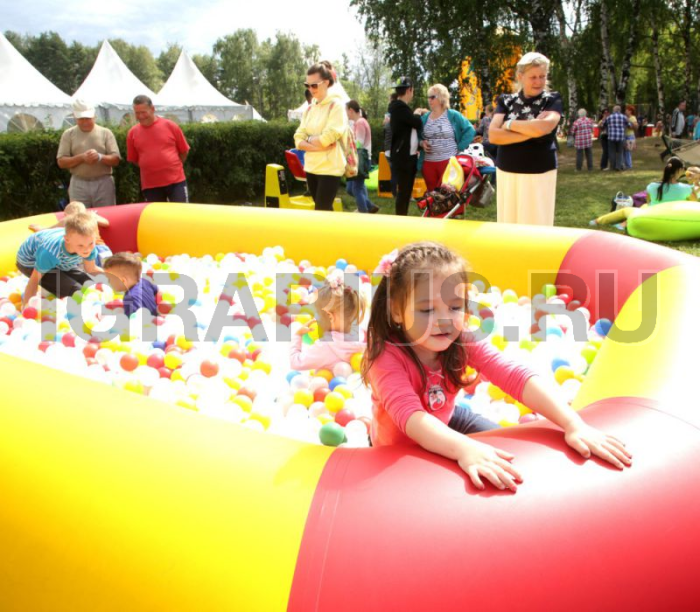 Бассейн с шарами 5 х 3 м.