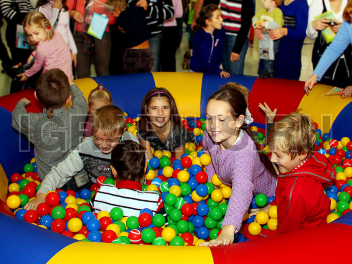 Надувной бассейн 3 х 3 м.