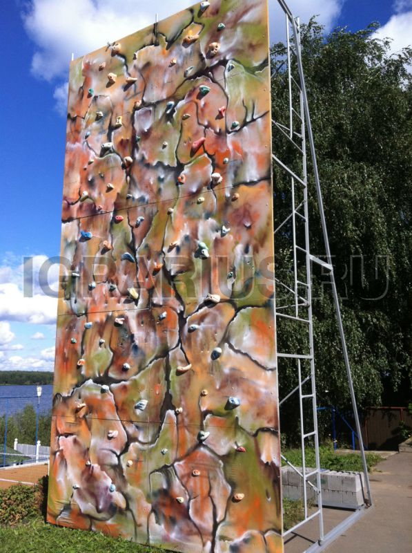 Деревянный скалодром (двухполосный)