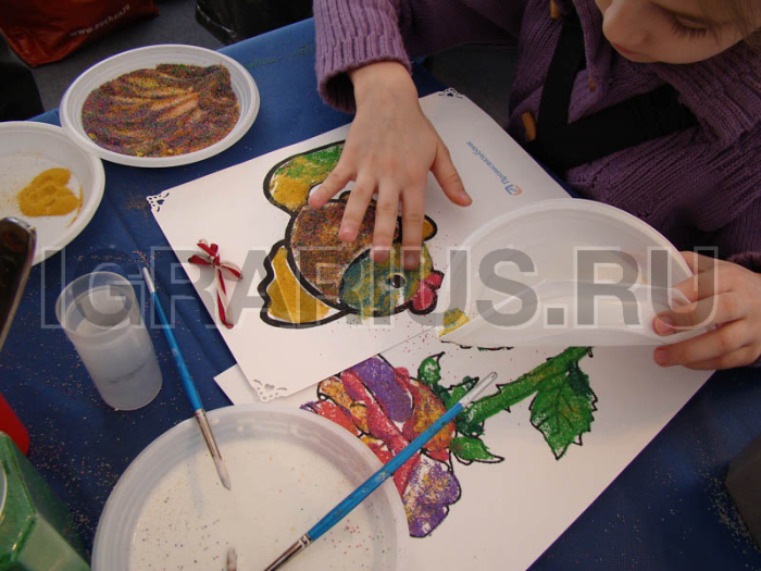 Картины из цветного песка в рамке