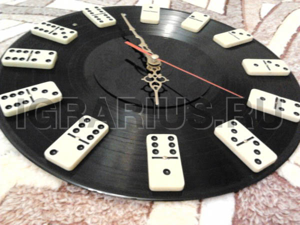 Настенные часы из виниловых пластинок