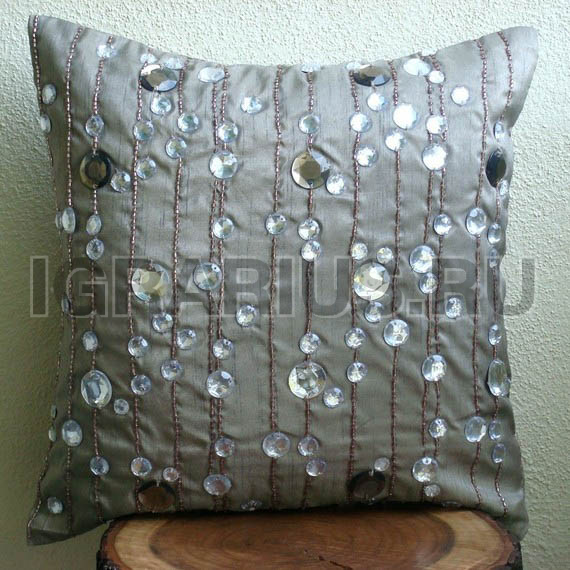 Декор подушек стразами