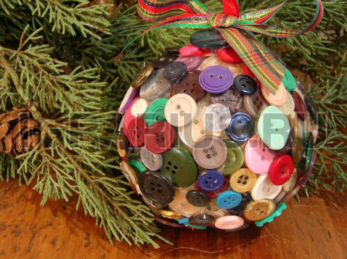 Ёлочные игрушки из пуговиц