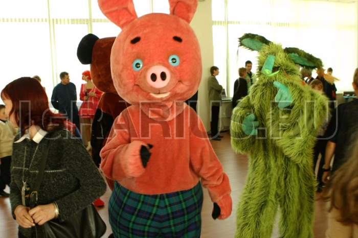 Аренда аниматора в ростовой кукле 'Пятачок'
