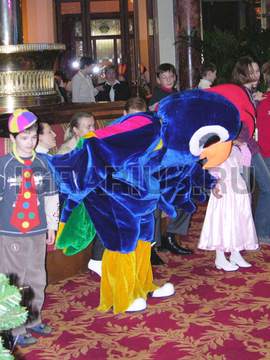 Аренда аниматора в ростовой кукле 'Синий Попугай'