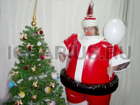 Новогодний 'Сумо Санта Клаусы'