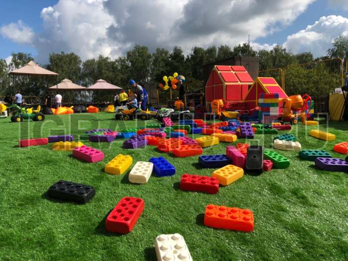 Гигантский конструктор LEGO