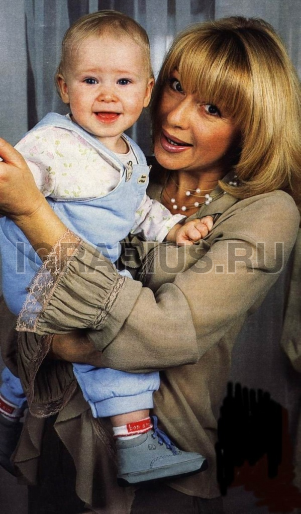 Алена Апина