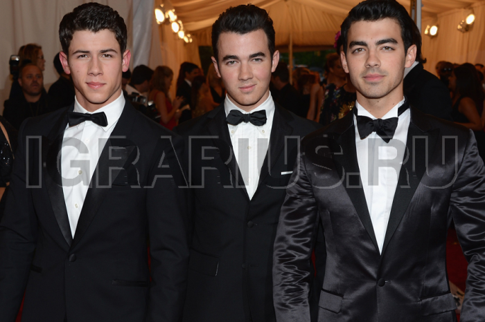 Jonas Brothers (Джонас Бразерс)