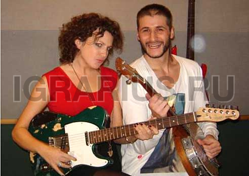 KISSY SELL OUT (Кисси селл аут)