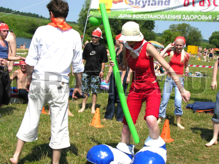 Командные игры 'Гигантские ботинки'