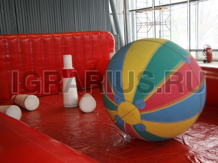 Командная игра 'Гигантский боулинг'