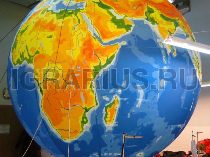 Надувной 'Земной шар'