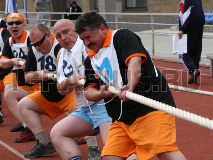 Спортивная игра 'Перетягивание Каната'