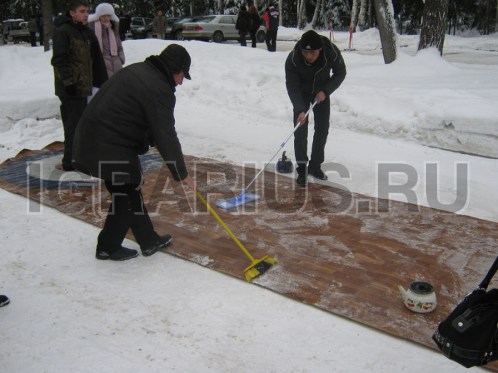 Спортивная игра 'Керлинг по русски'