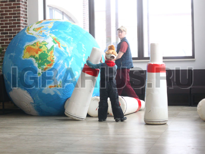 Детская игра 'Космический боулинг'