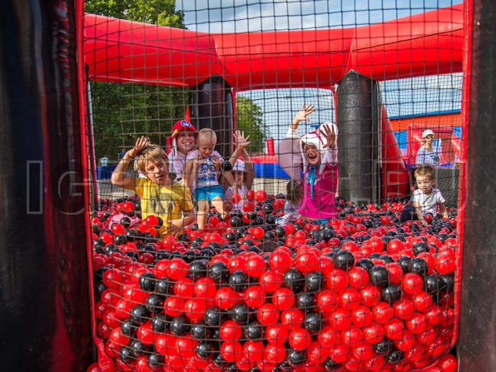 Сухой бассейн с шариками