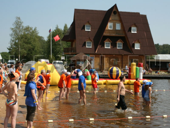Аренда аттракциона батут 'Полоса препятствий водная'