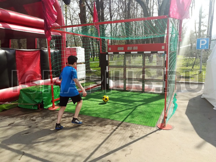 Футбольный аттракцион 'точный гол'